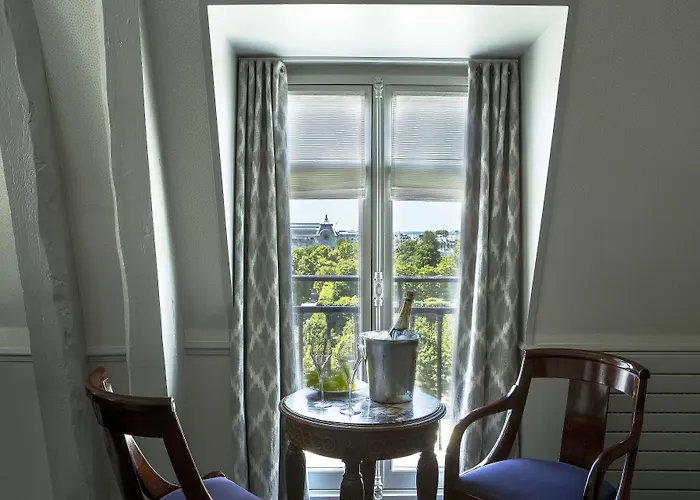 Hotel Brighton - Esprit De France