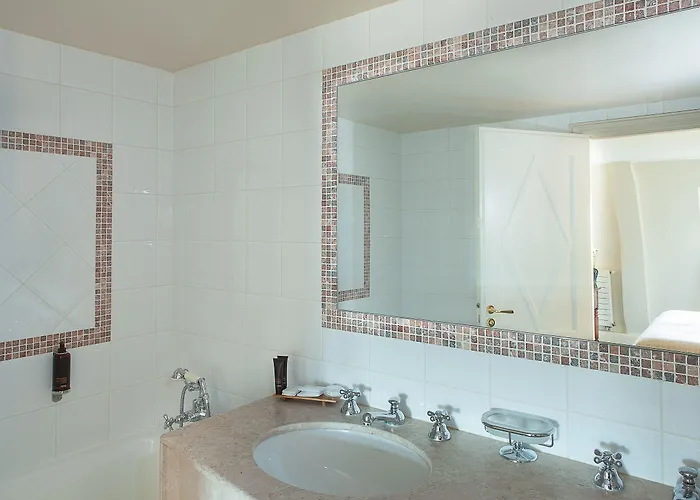 Hotel Brighton - Esprit De France 4*