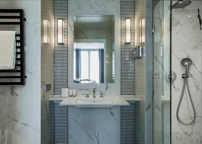 ホテル オテル ブライトン エスプリ ドゥ フランス 4*