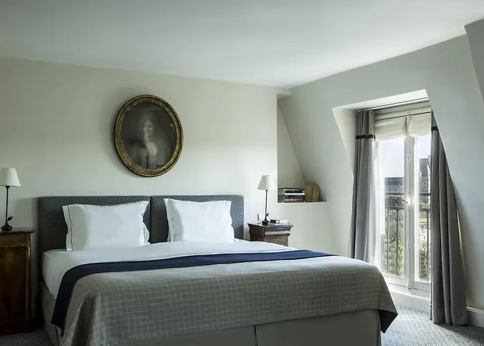 Brighton - Esprit De France Hotel